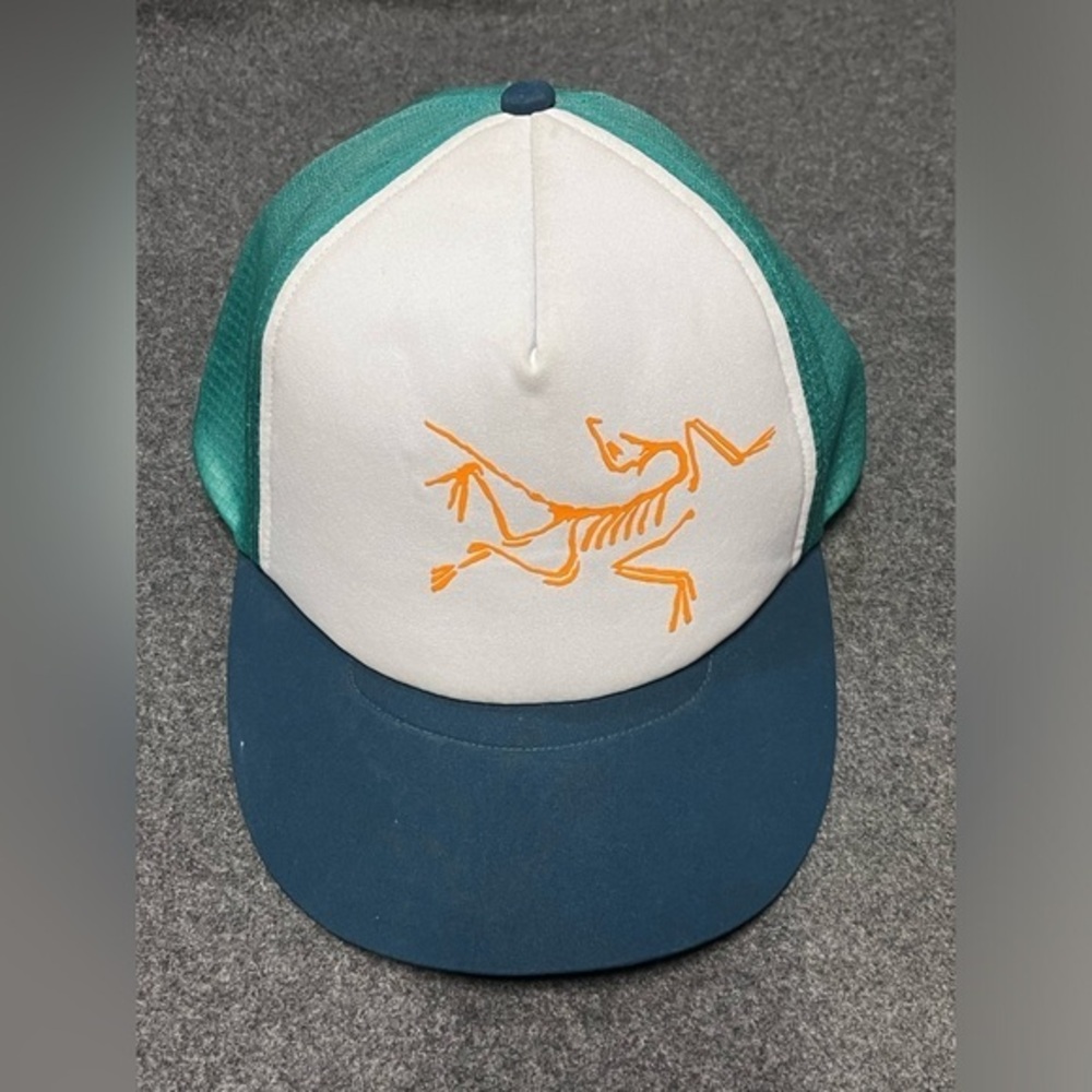 Arc'teryx Bird Trucker Hat – White/Green/Orange Fossil Logo Performance Cap